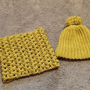 Women's Knit Hat and Scarf Set - Mustard